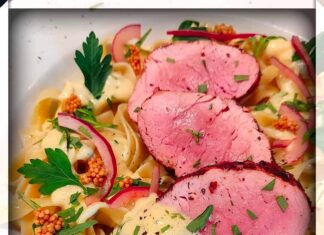 Pasta béarnaise met gegrild varkenshaasje en kaviaar van mosterdzaad en zoetzure ui PASTA-BEARNAISE-MET-GEGRILD-VARKENSHAASJE-KAVIAAR-VAN-MOSTERZAAD-EN-ZOETZURE-UI