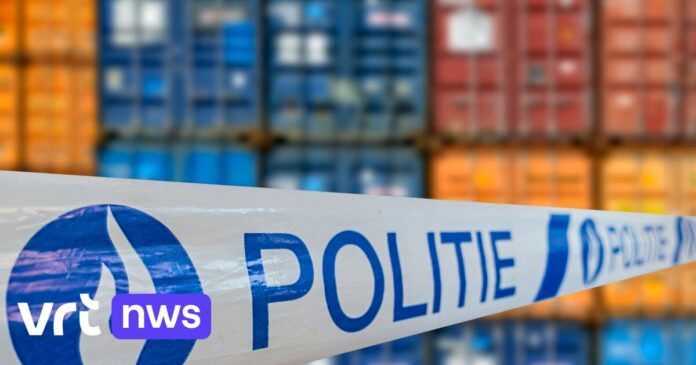 Drugsuithaler van 19 aangehouden omdat hij in haven van Antwerpen inreed op agent: