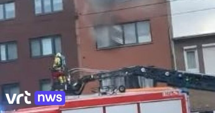 7 mensen door rook bevangen in appartementsbrand in Hoboken, bewoner gearresteerd voor mogelijke brandstichting