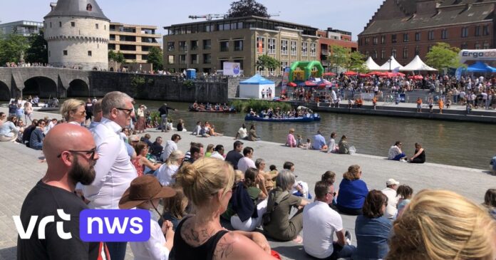 Kortrijk zet tijdens Sinksenfeesten speciale barrièrres die moeten voorkomen dat auto's op menigte inrijden
