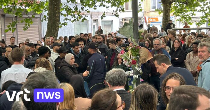 Honderden buurtbewoners houden wake na dodelijke steekpartij Seefhoek:
