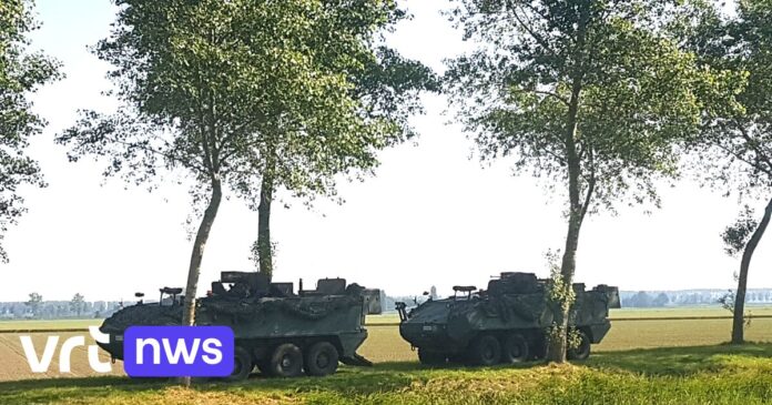 Militaire oefeningen op bruggen over Leopoldkanaal in Sint-Laureins: