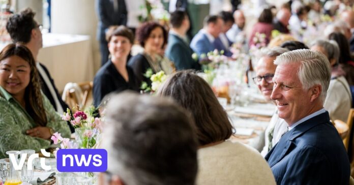 Koning Filip en koningin Mathilde trakteren 140 buren op koninklijk buffet ter gelegenheid van Burendag
