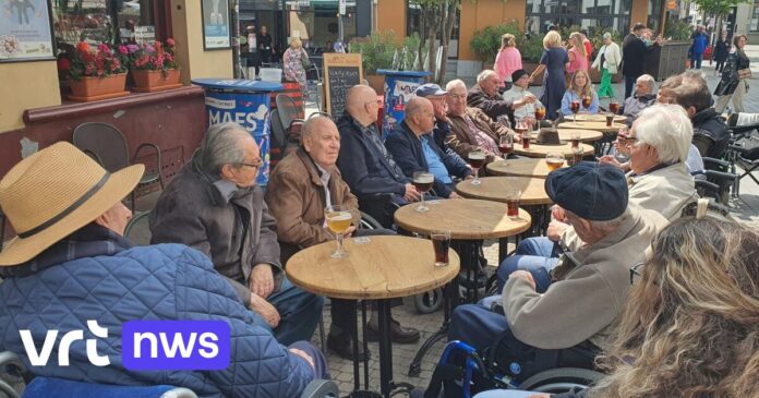 Bewoners woonzorgcentrum in Halle gaan samen op café voor Vaderdag: