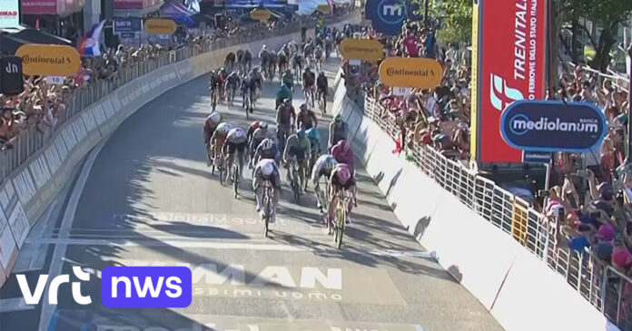 Olav Kooij sprint naar winst in slotrit, ploegmaat Simon Yates eindwinnaar van spannende Giro