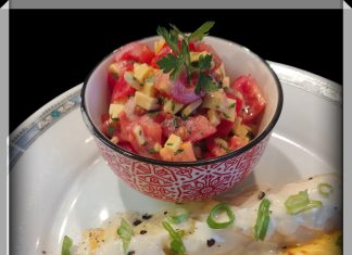 Tartiflette met gerookte beenham, prei en Flandrien gerijpte kaas en een slaatje van kerstomaten, lente-ui, fijne blokjes Flandrien kaas en mosterd