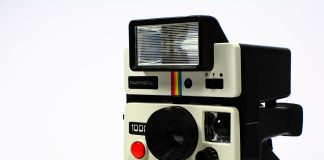 Lang leve de cassettes, de polaroids en de geur van oude zolders
