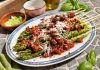 Groene Aspergefakkels met Serranoham-crumble & Pecorino